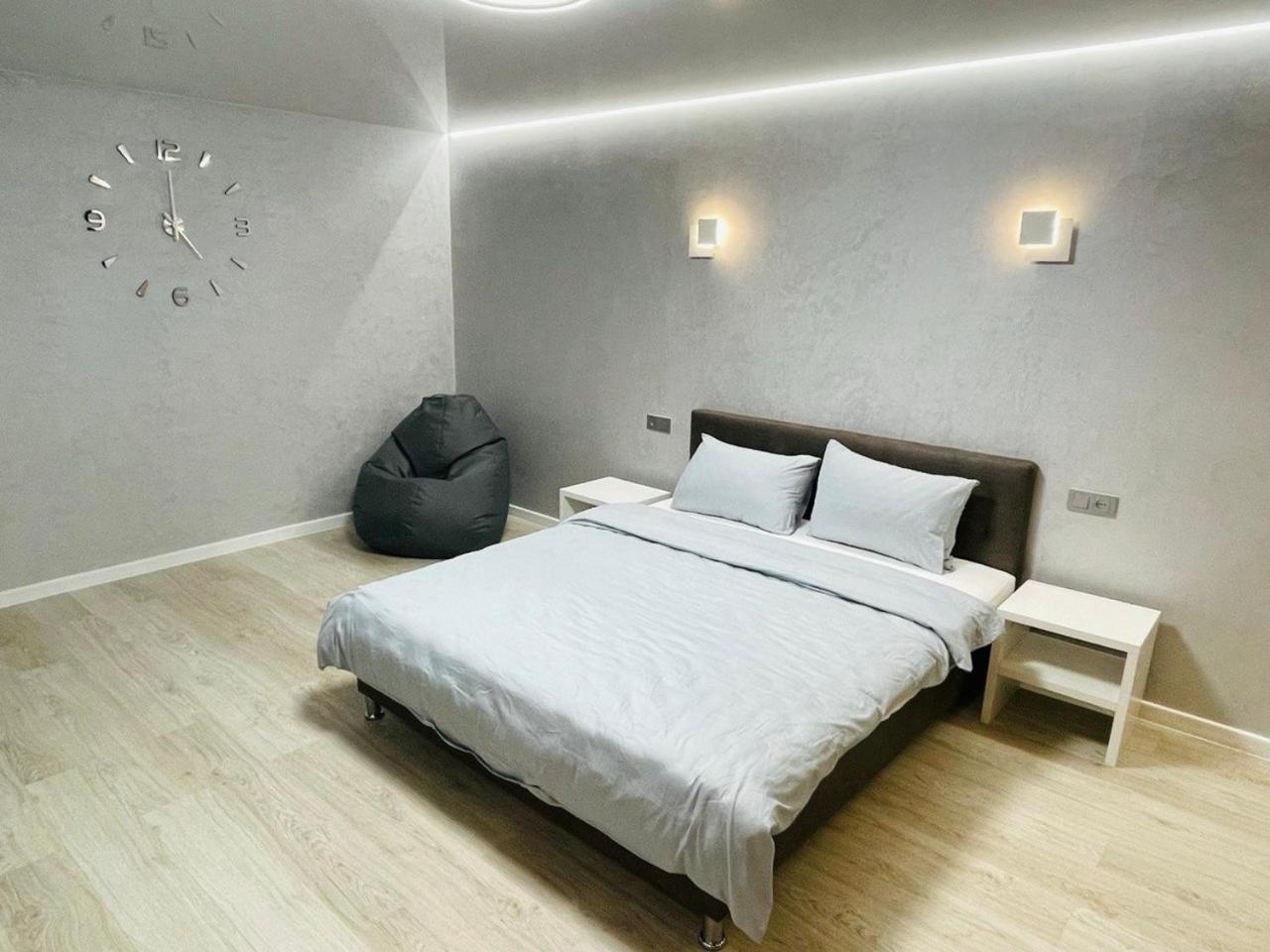 Apartcenter Вип Апартаменты В Центре Города На Гагарина Kryvyi Rih Dış mekan fotoğraf